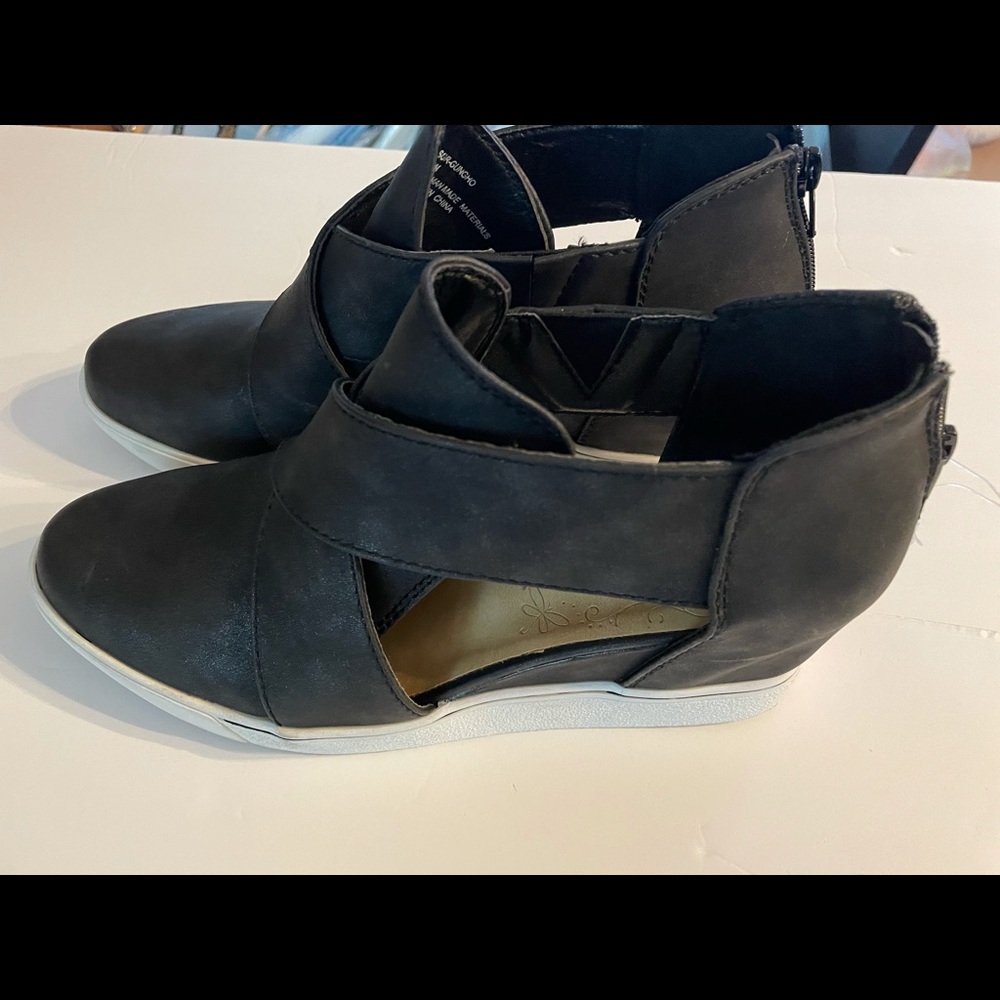 Sugar shoes size 10 medium